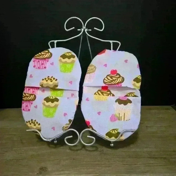 Handmade  Microwave mitts Regular Size - Cupcakes - pair - Picture 2 of 4
